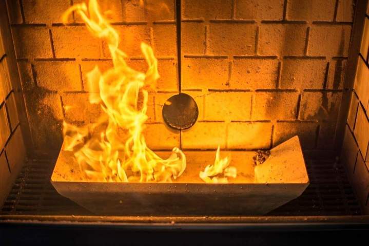 Nous assurons un ramonage professionnel pour prévenir tout risque d'incendie.